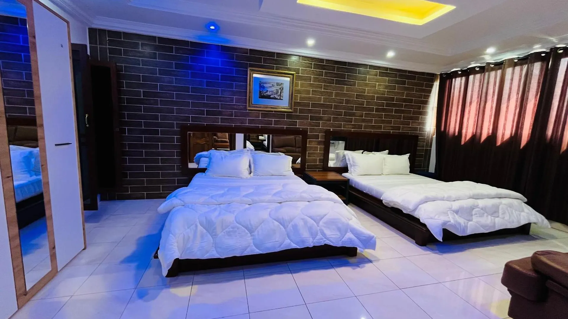 Hotel Les Mamelles داكاغْ