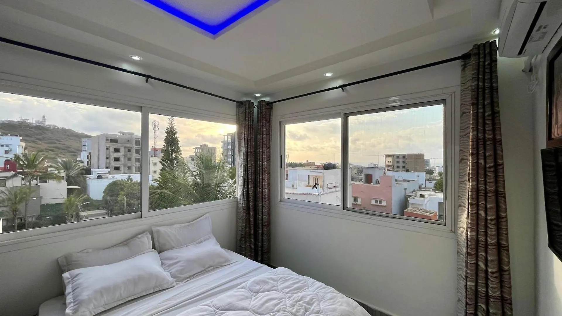 Hotel Les Mamelles داكاغْ