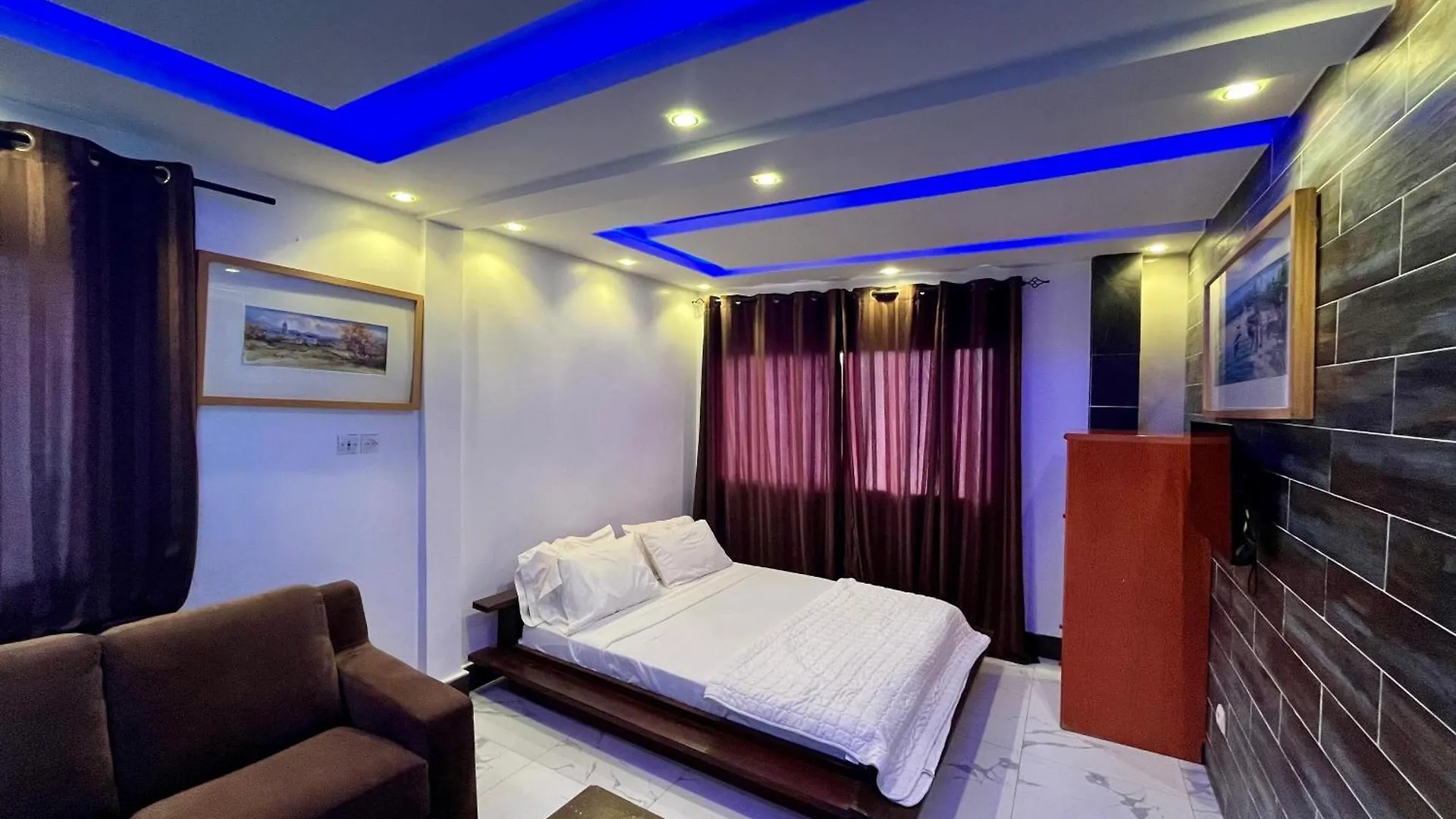 Hotel Les Mamelles داكاغْ