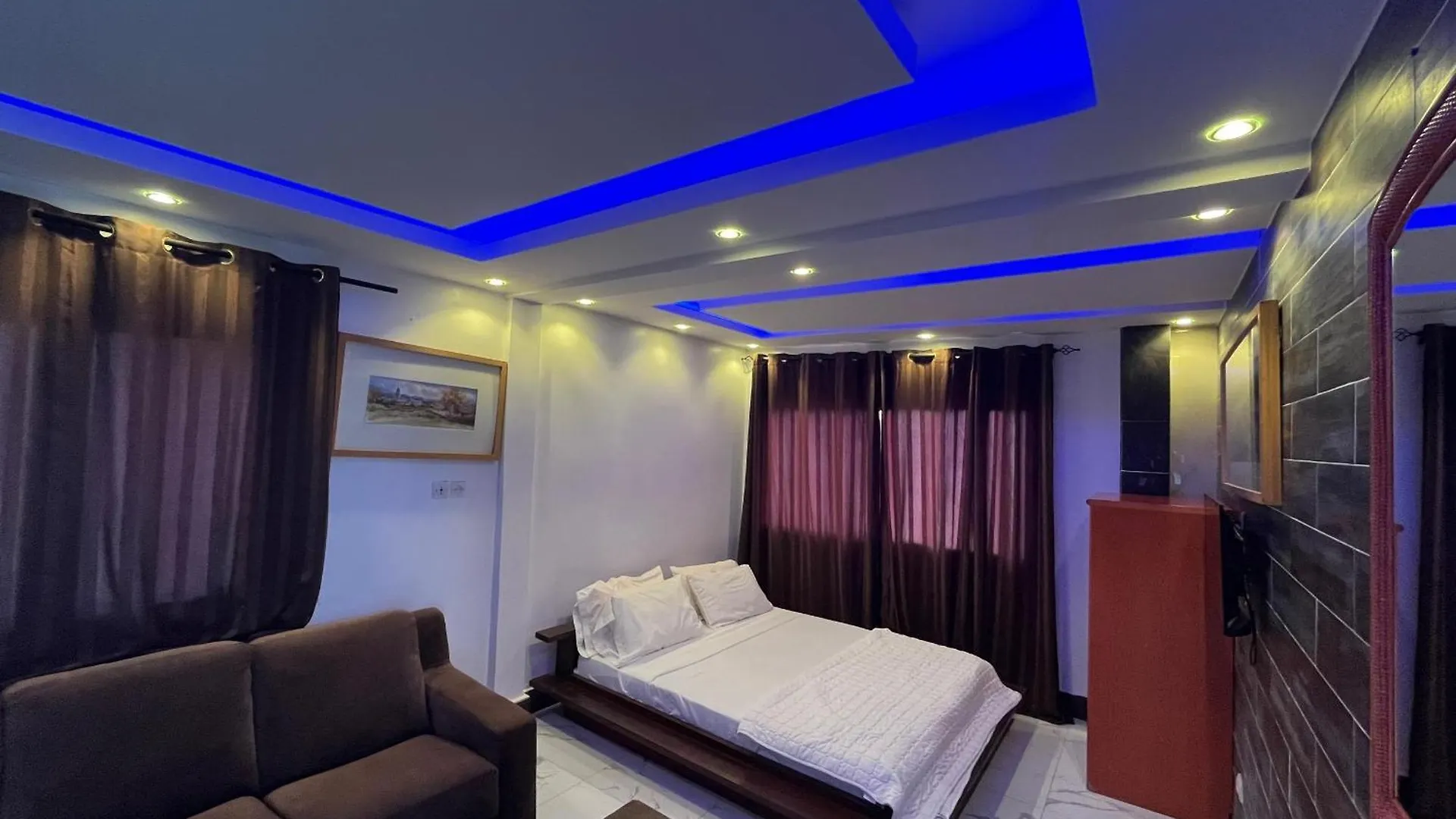 Hotel Les Mamelles داكاغْ